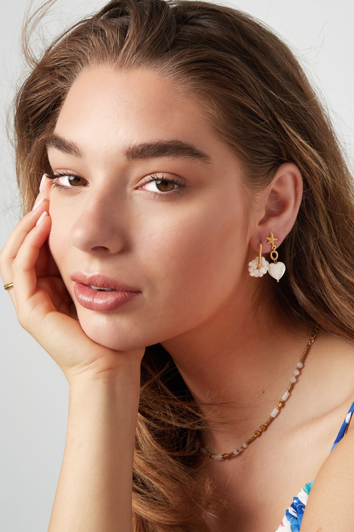 Oorbellen met schelp bloem - goud RVS