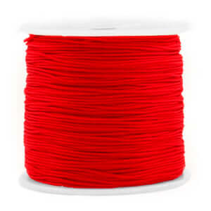 Rol rood macramé draad 0,8mm voor sieraden maken, soepel polyester, perfect voor knooptechnieken en combineren met kralen.