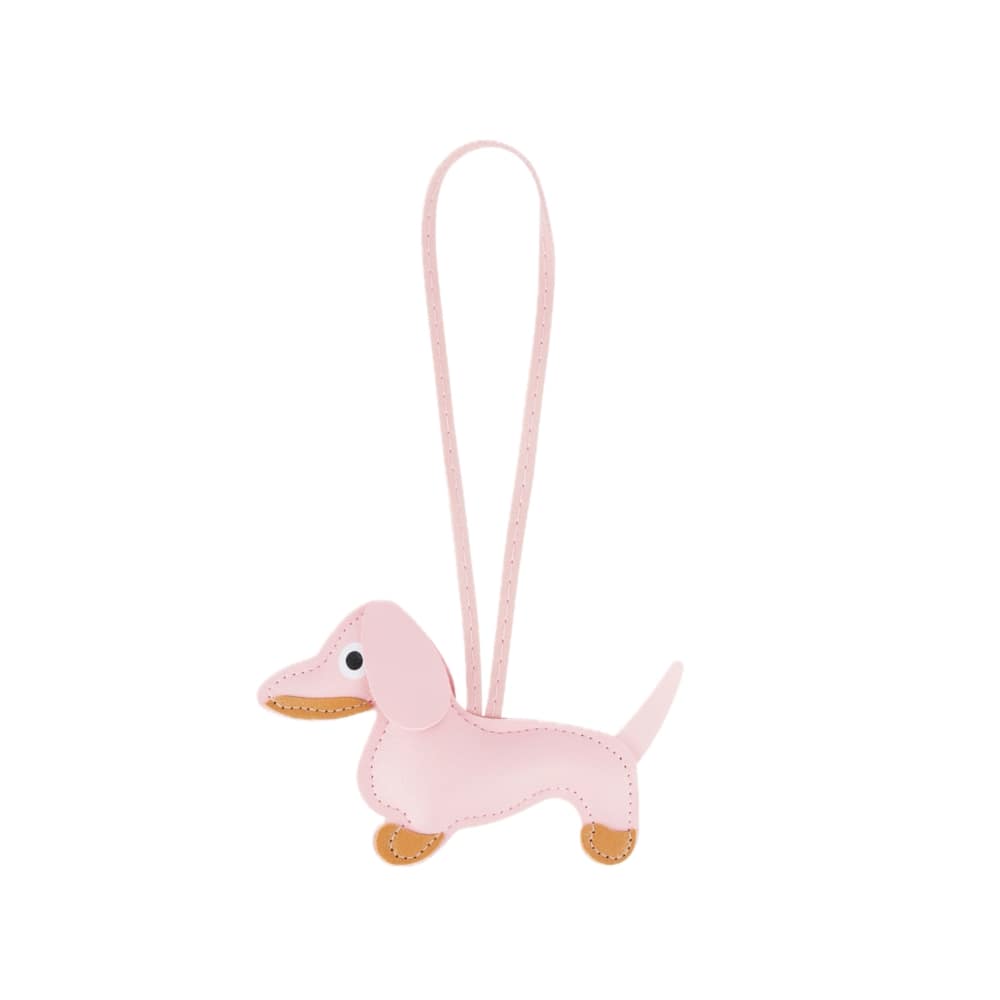 (per stuk) Bag charm hond licht roze - 8x13cm
