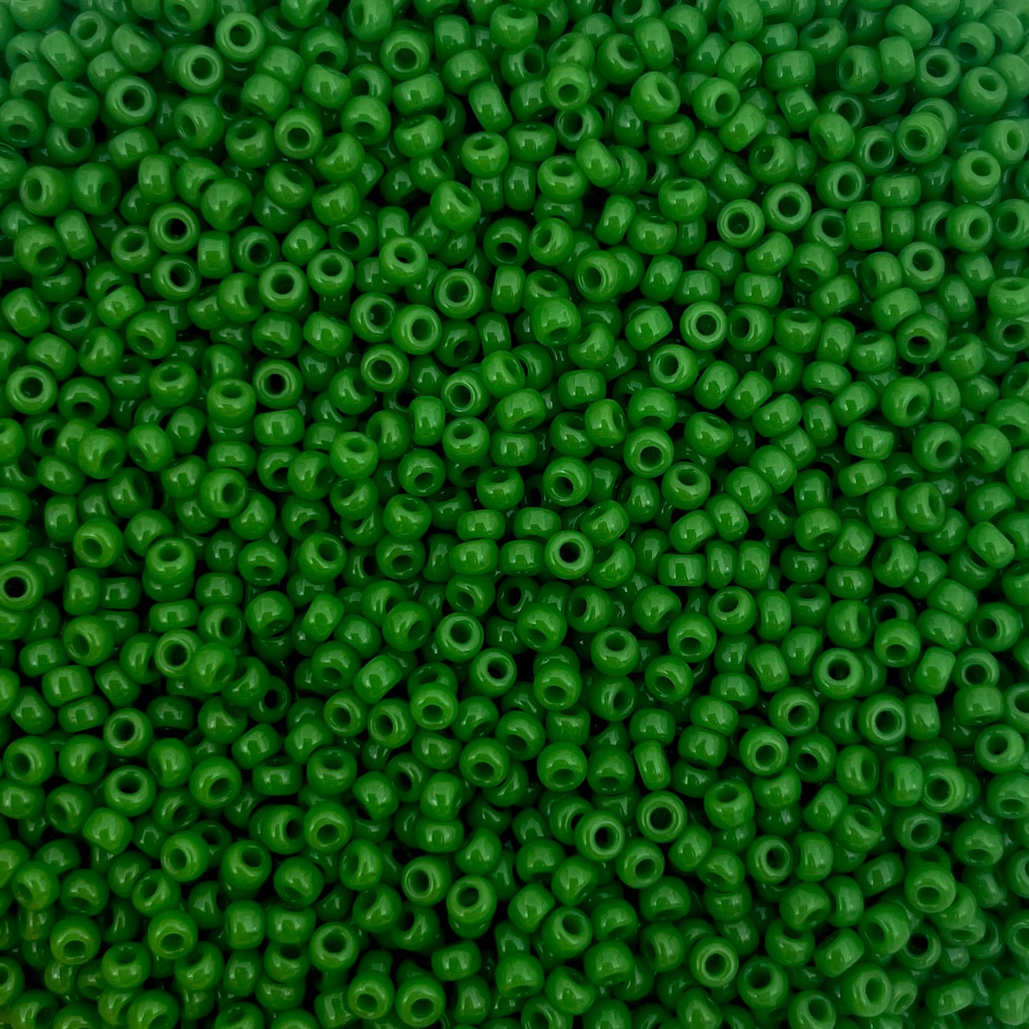 5gram Miyuki rocailles 11/0 (2mm) Opaque green - 411