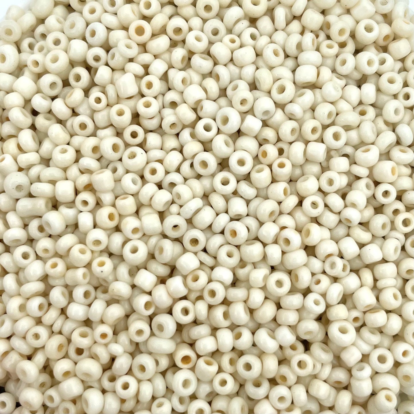 7gram Rocailles kralen beige - 2mm