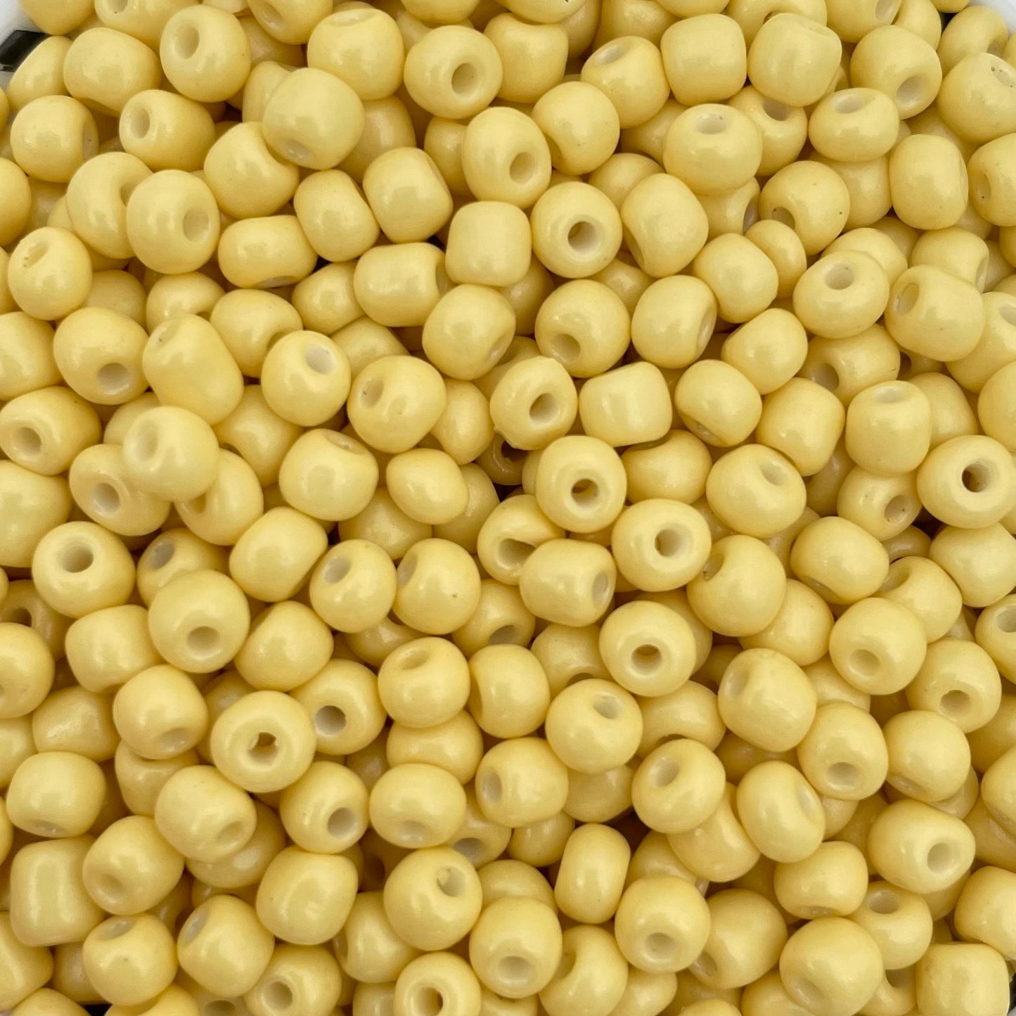 7gram Rocailles kralen botergeel - 4mm