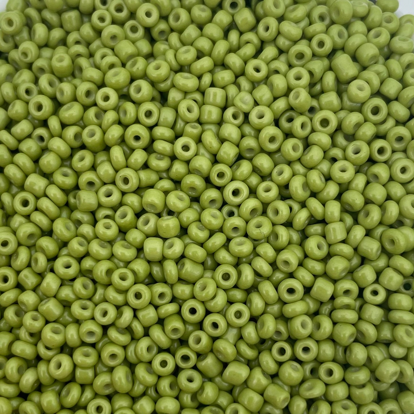 7gram Rocailles kralen legergroen - 2mm