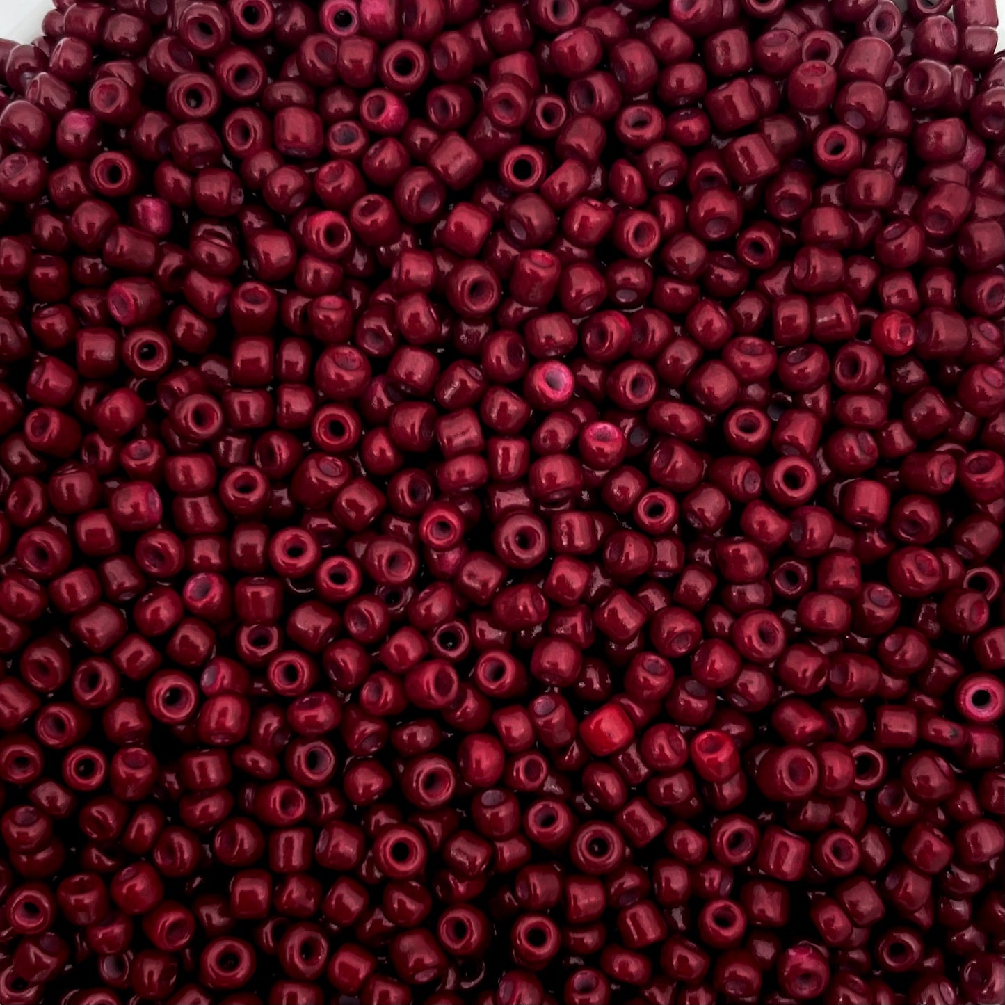 7gram Rocailles kralen wijnrood - 2mm