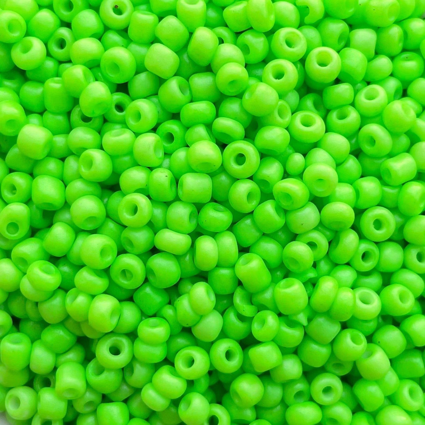 7gram Rocailles kraal neon groen - 3mm