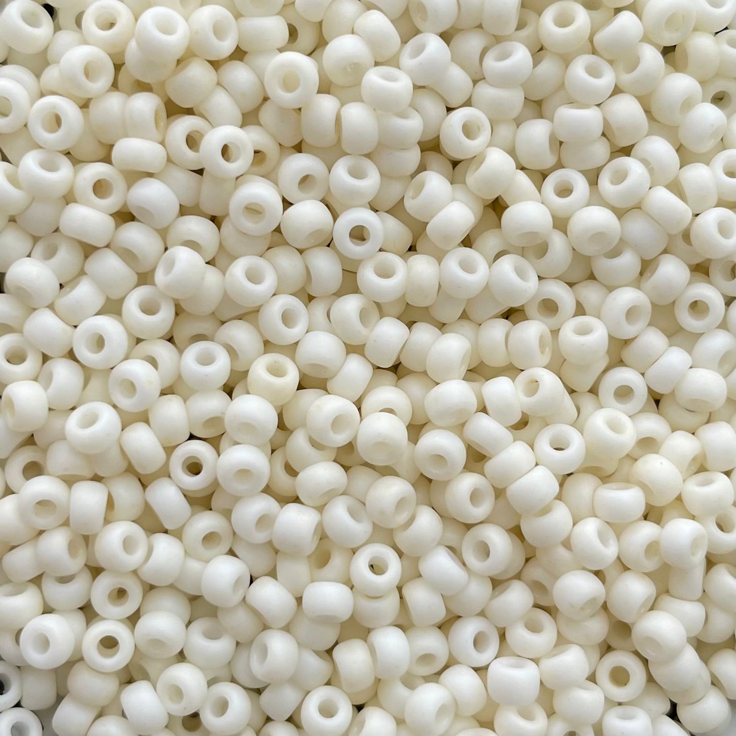 5gram Miyuki Rocailles 8/0 (3mm) Opaque matte cream white - 8-2021