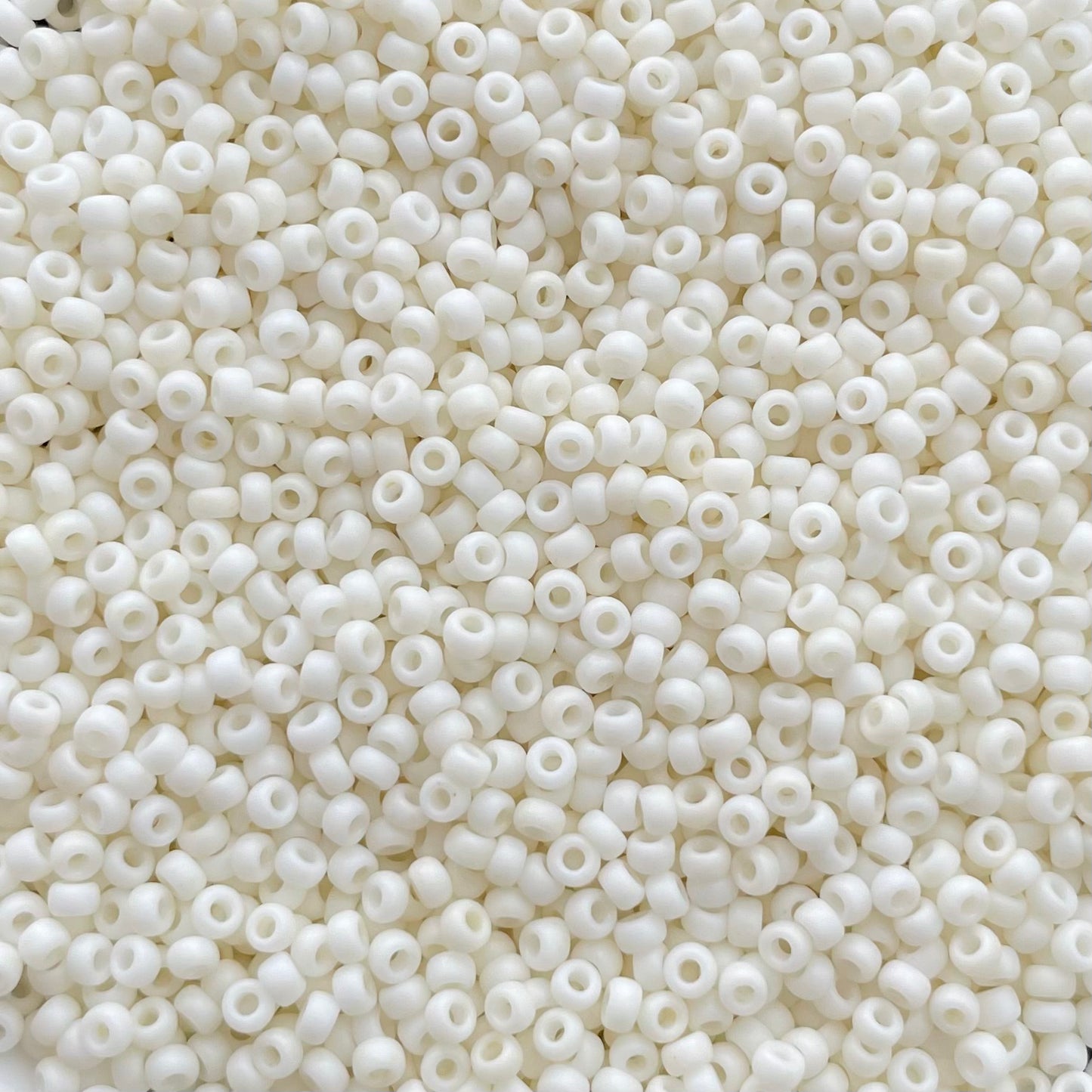 5gram Miyuki Rocailles 11/0 (2mm) Opaque matte cream white - 11-2021