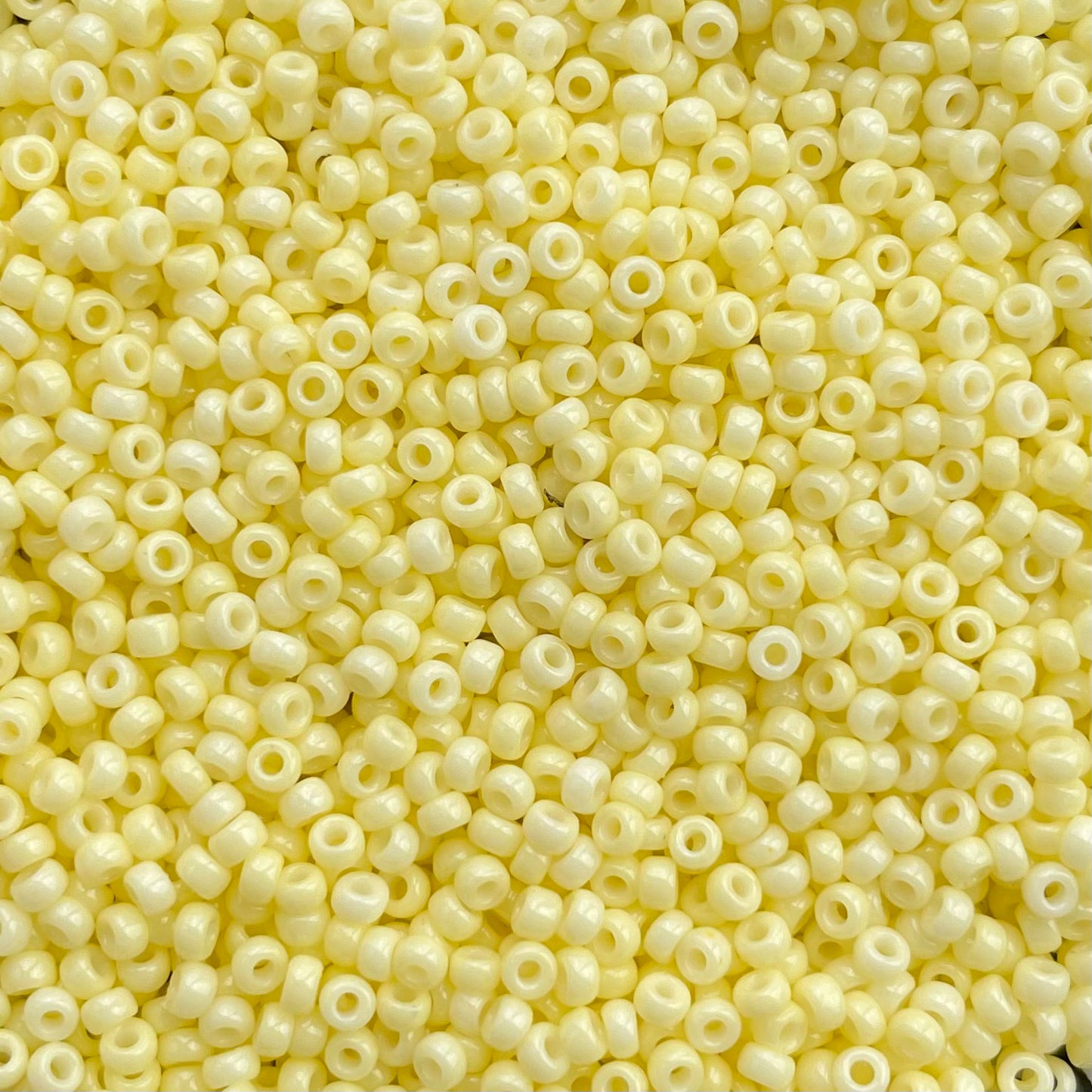 5gram Miyuki Rocailles 11/0 (2mm) Duracoat opaque light lemon ice - 11-4451