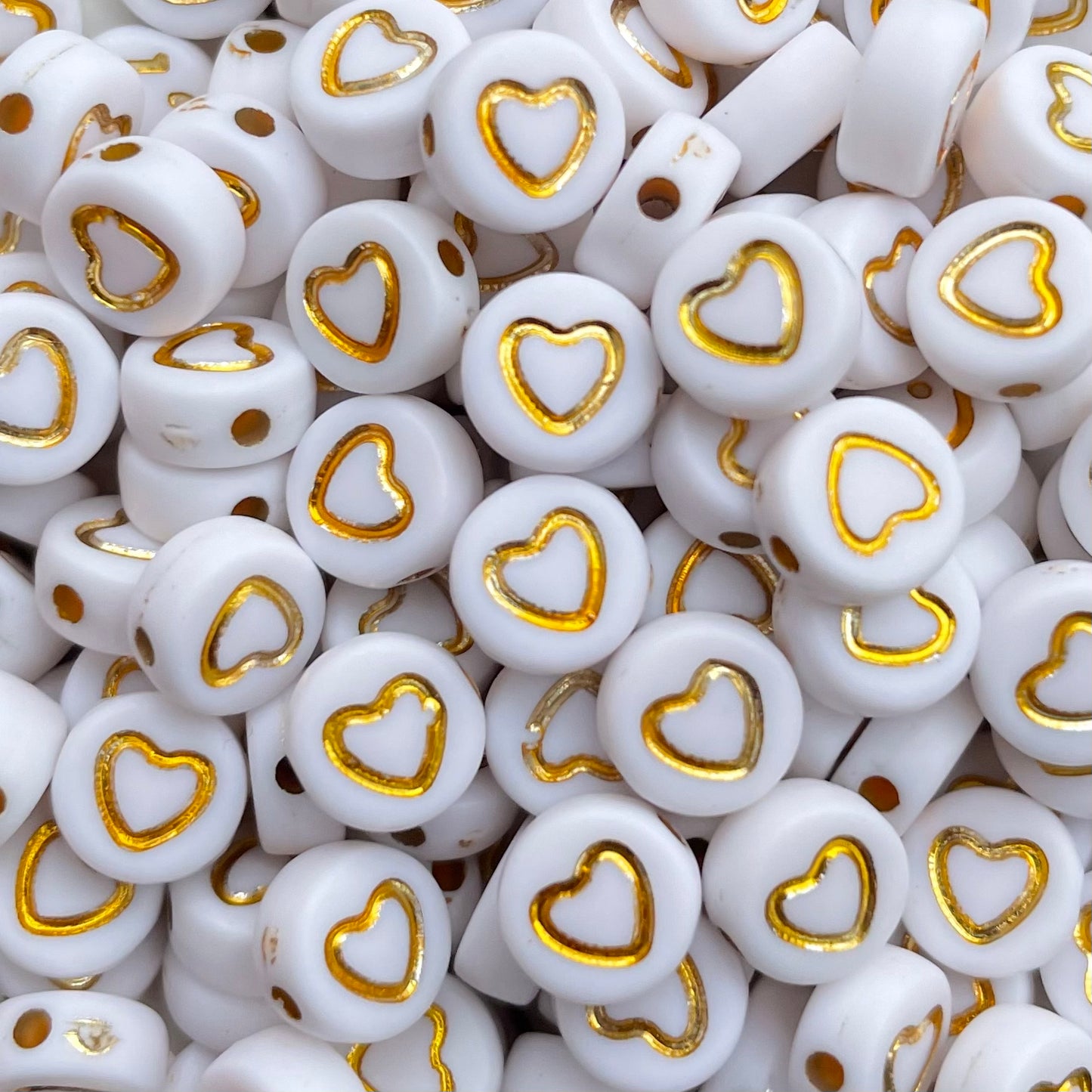 5 stuks Hartjes kralen goud met wit - 7mm