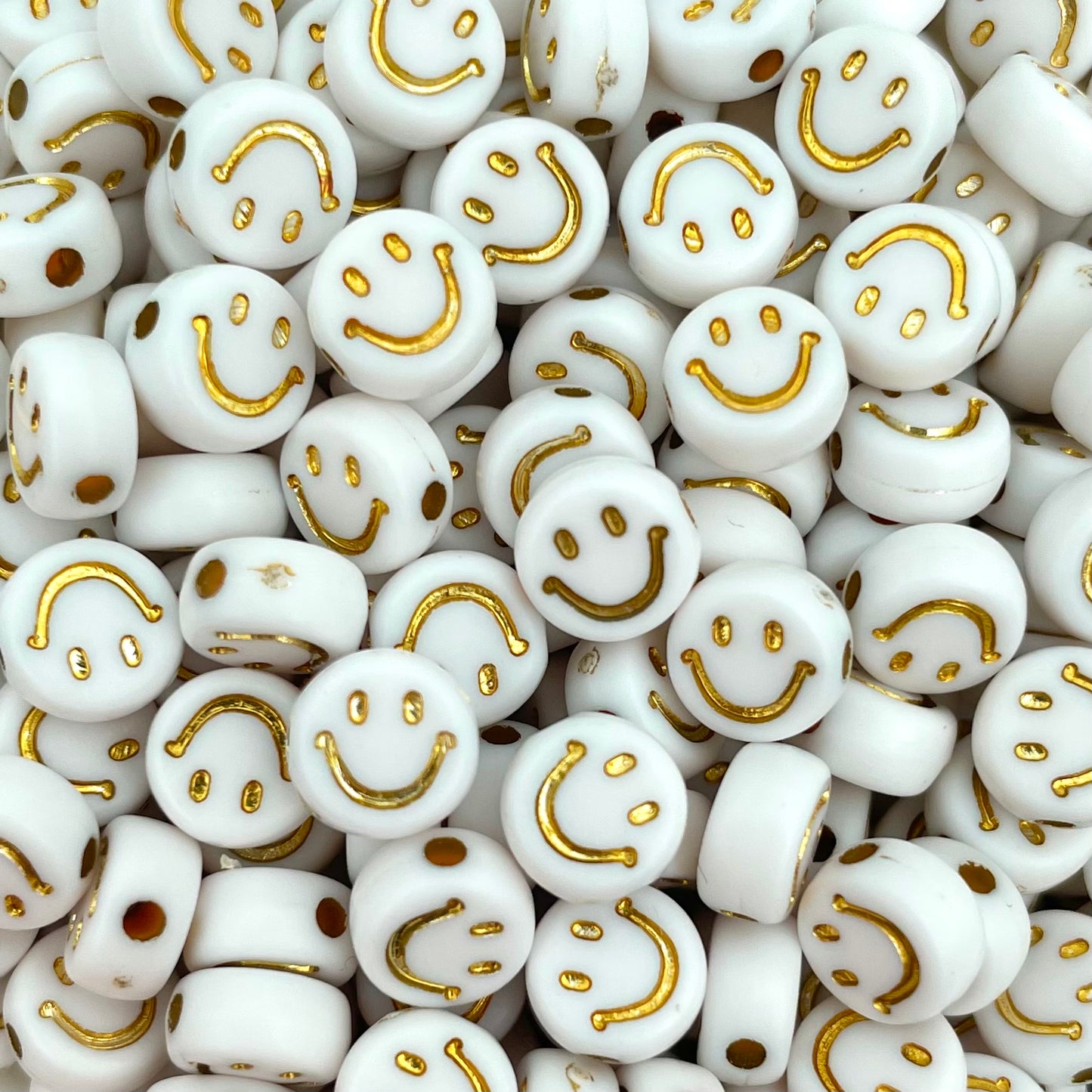 5 stuks Smiley kraal Wit met Goud - 7mm