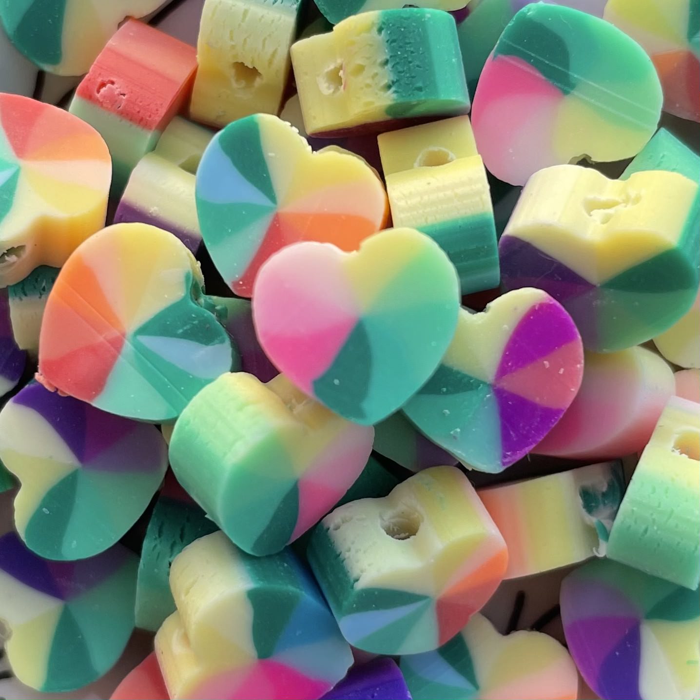 5 stuks Verschillende polymeer hartjes regenboog kralen - 10mm