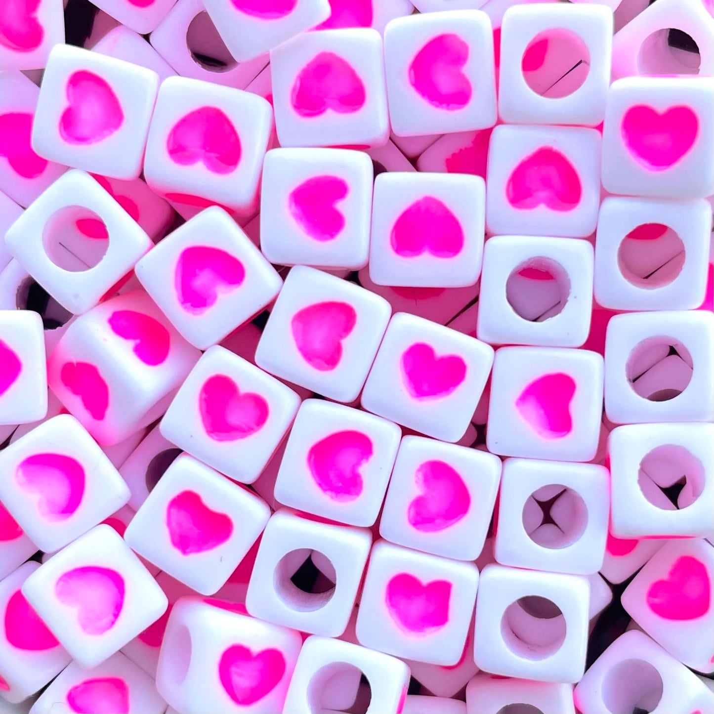 5 stuks Vierkante Acryl hartjes kralen roze - 7mm