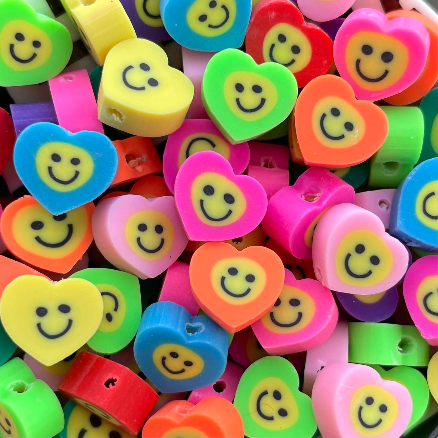 5 stuks Verschillend Polymeer smiley hartje - 10mm