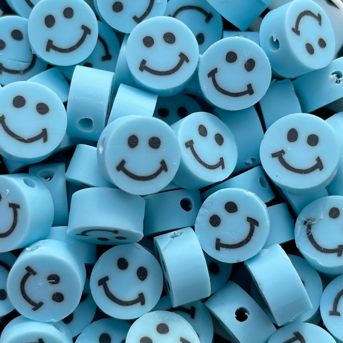 5 stuks Polymeer smiley kraal pastel blauw - 10mm