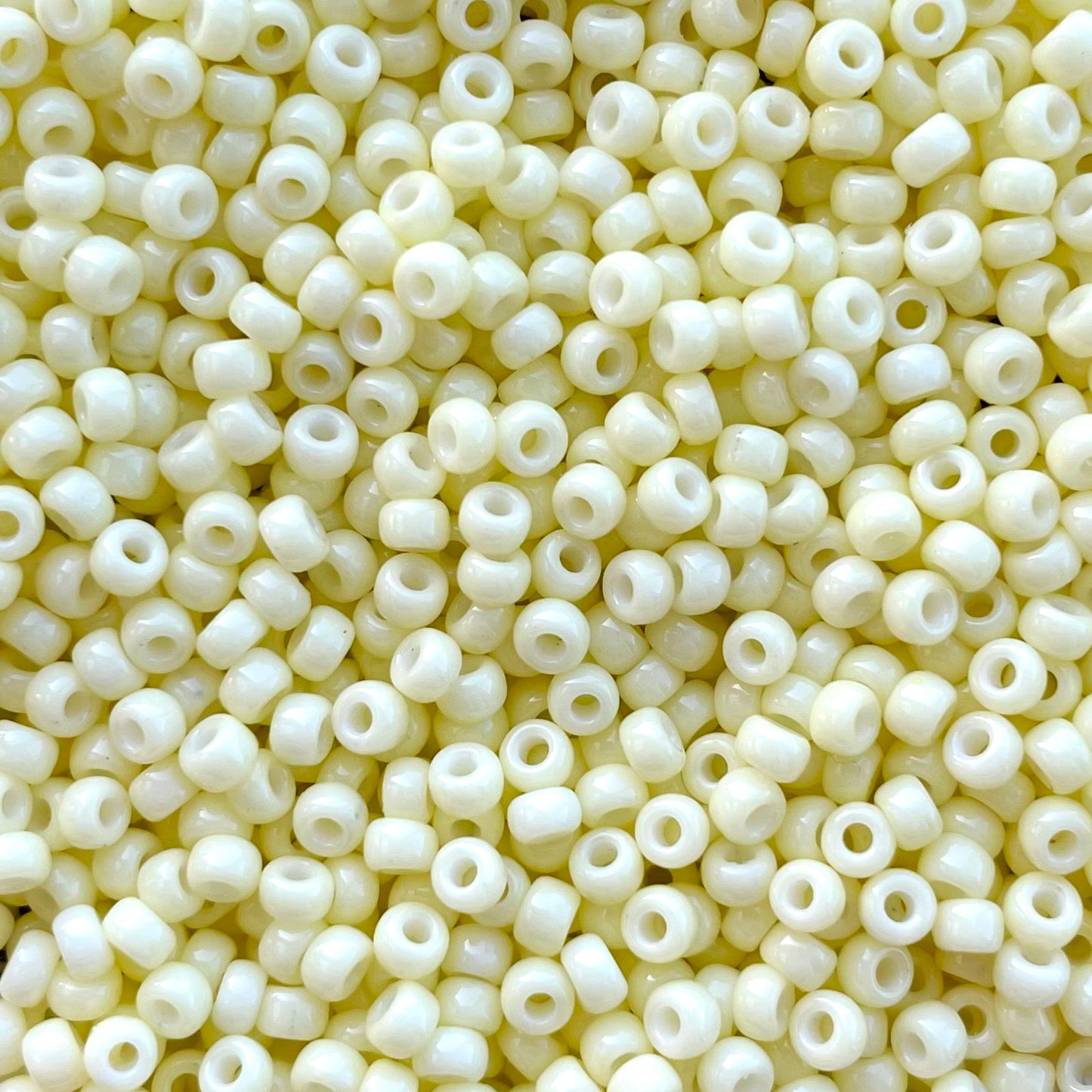 5gram Miyuki Rocailles 8/0 (3mm) Duracoat opaque light lemon ice yellow - 8-4451