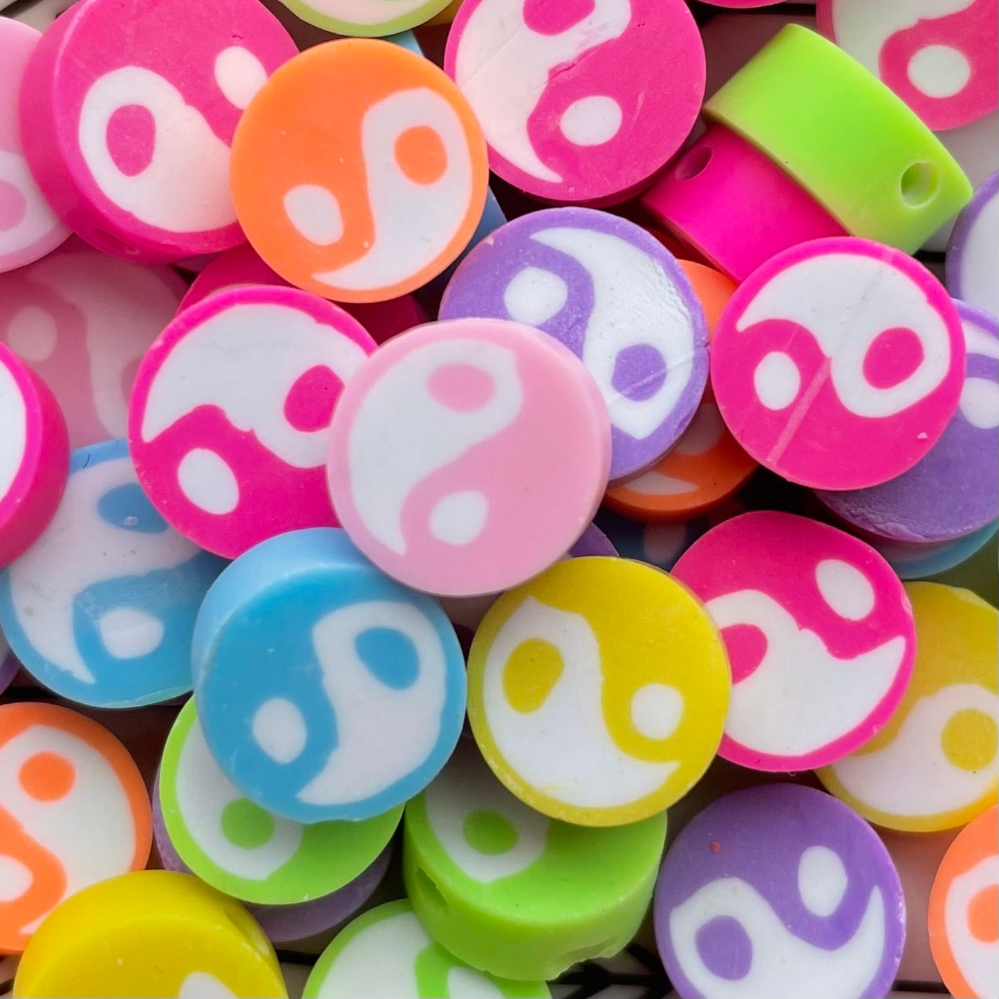 5 stuks Verschillende kleuren Yin Yang Polymeer kralen - 10mm