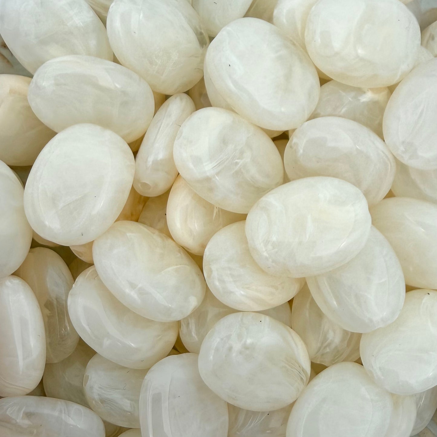 (per stuk) Acryl kraal ovaal beige - 19x15mm