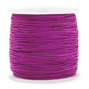 Rol paarse macramé draad 0,8mm voor sieraden maken, soepel polyester, perfect voor knooptechnieken en combineren met kralen.