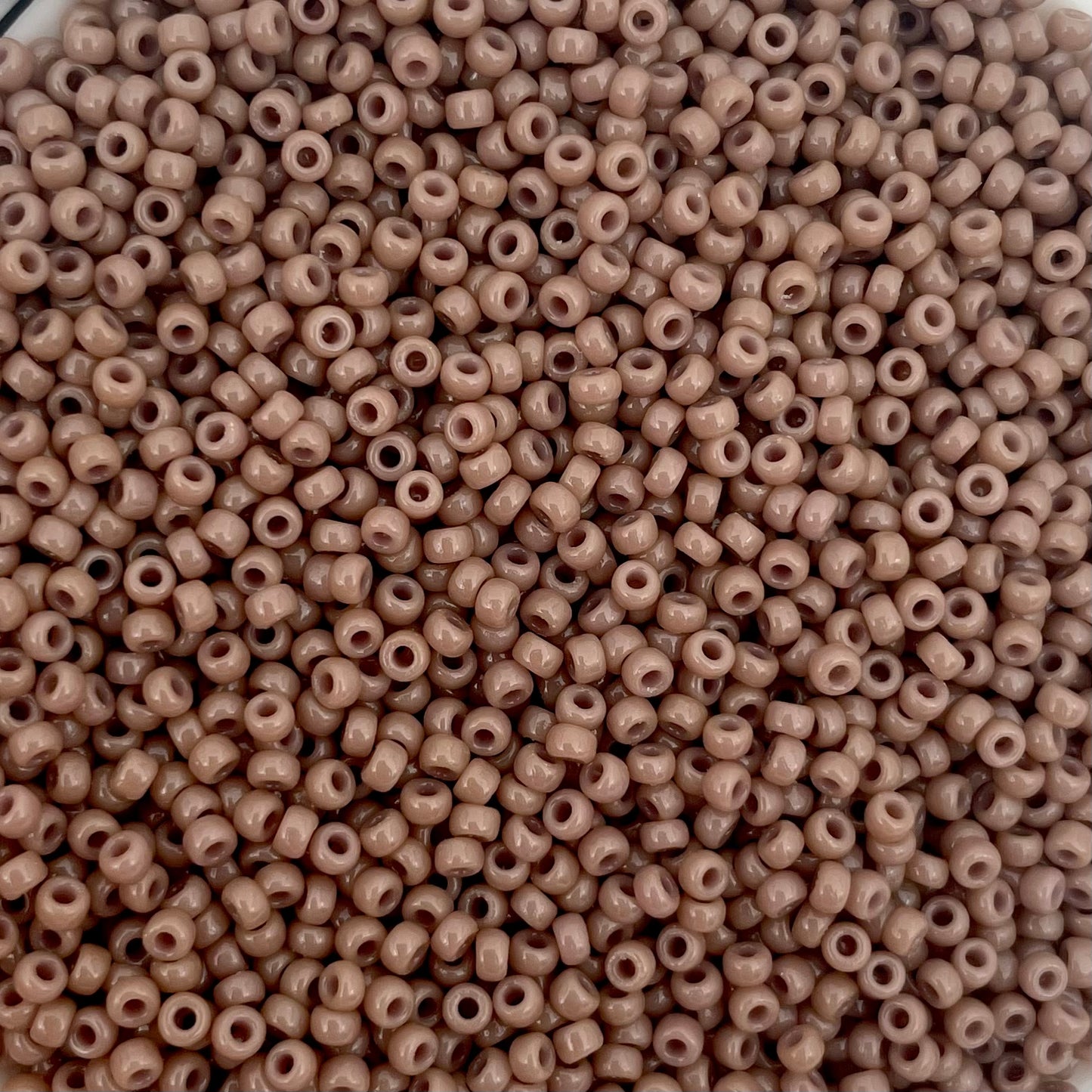 5gram Miyuki rocailles 11/0 (2mm) Duracoat opaque beige - 4455