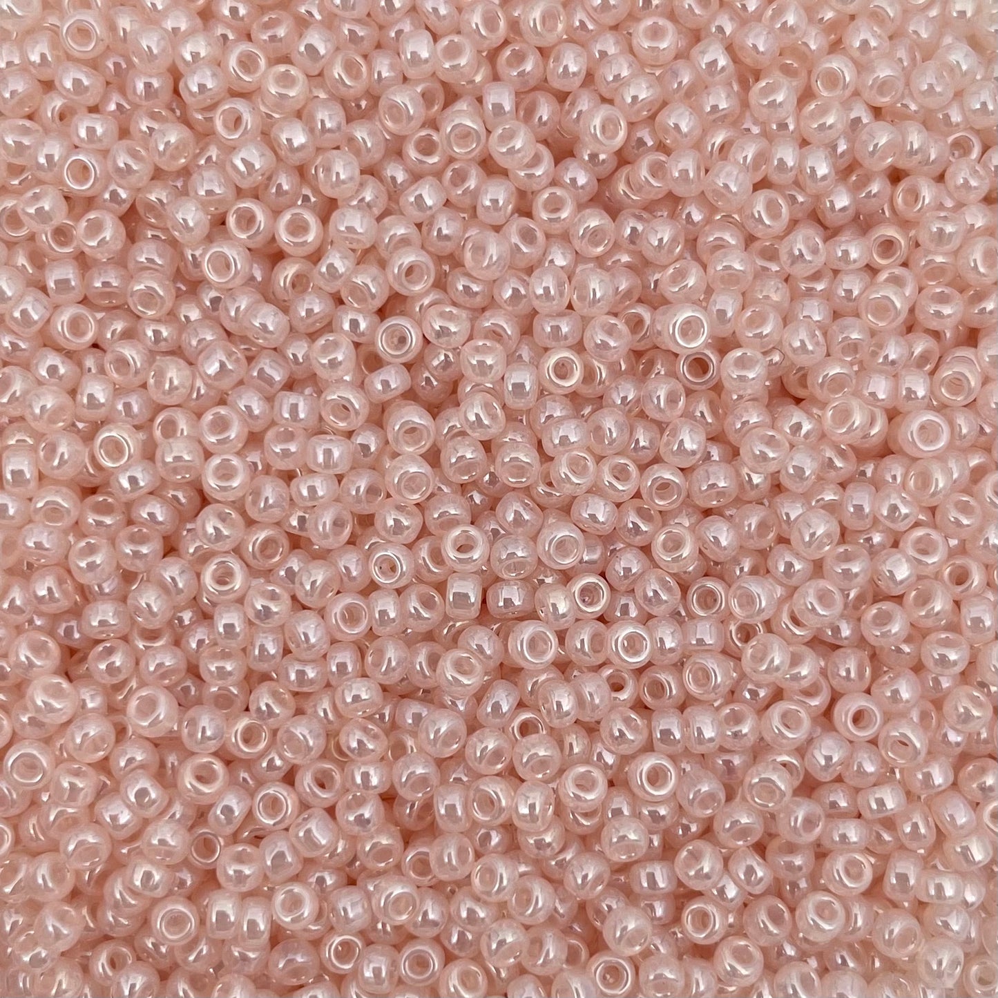 5gram Miyuki rocailles 11/0 (2mm) Ceylon soft salmon - 519