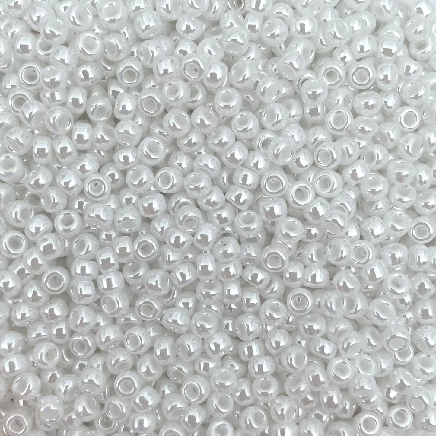 5gram Miyuki rocailles 8/0 (3mm) Ceylon white pearl - 528
